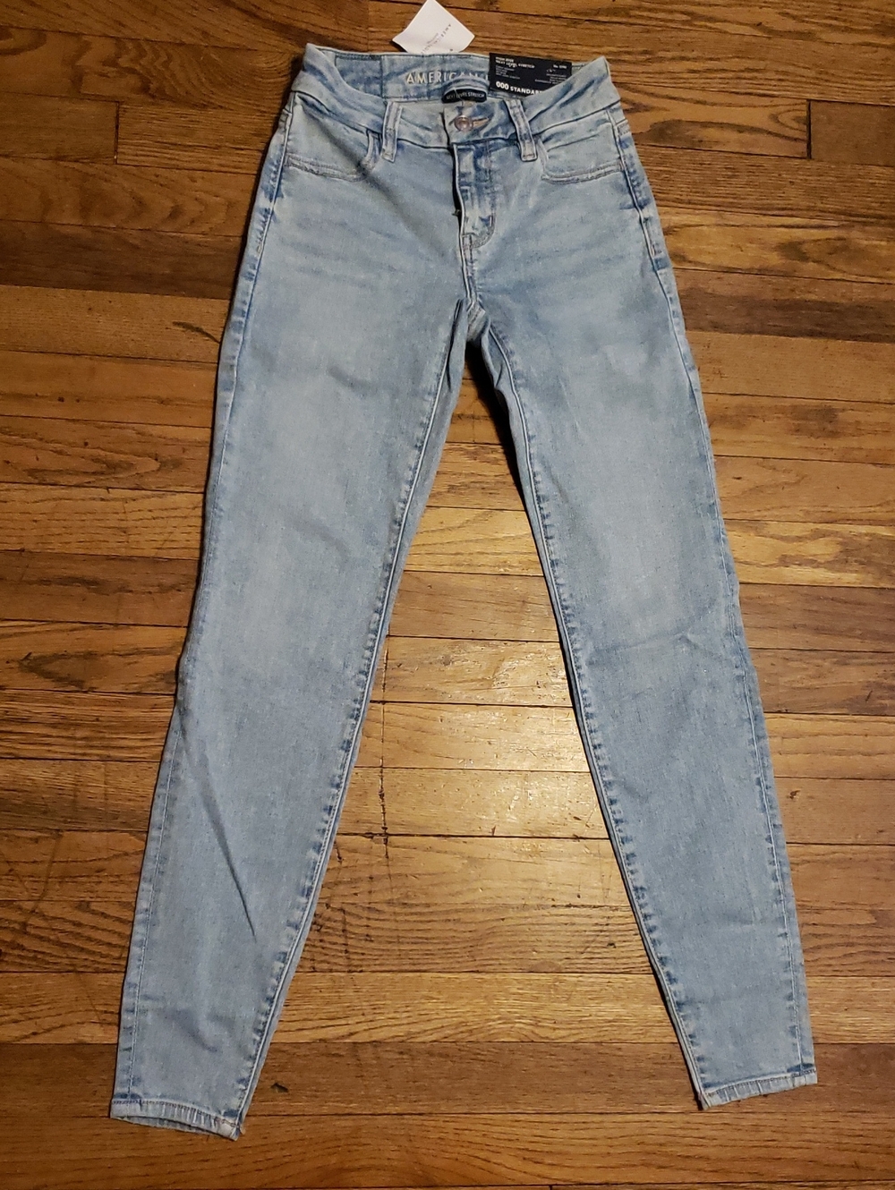 NWT AE 000 Reg Length Ice Blue Jeans